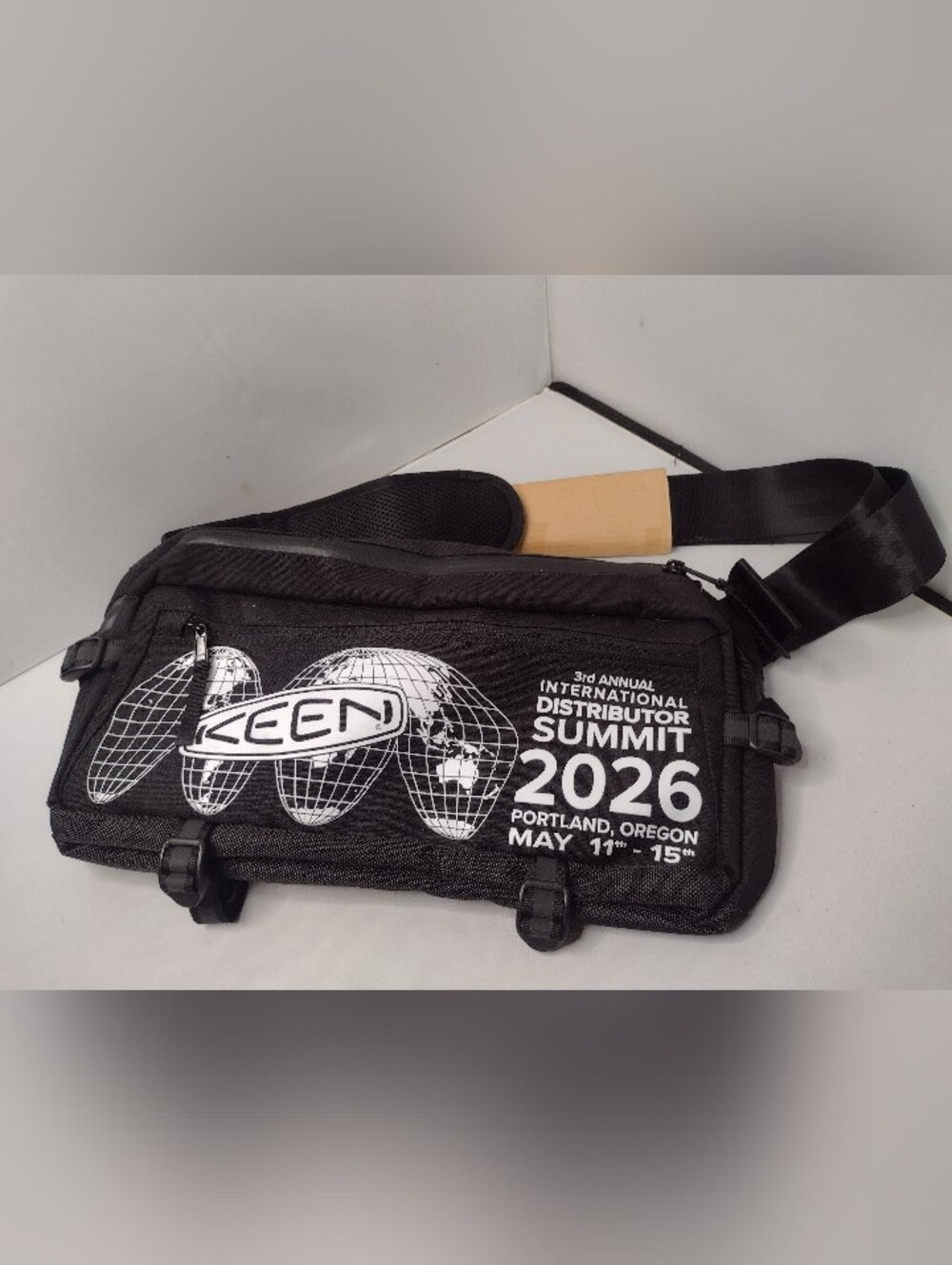 NWOT Chrome Sling Bag Crossbody Black Canvas Travel Messenger NEW DD